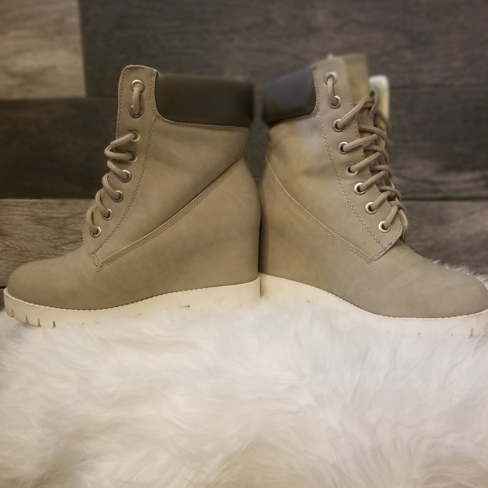 LAST CHANCE Gray hidden wedge boots - Picture 2 of 4